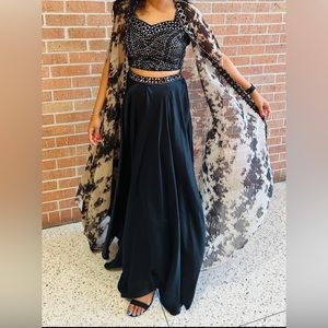 Beautiful Indian outfit with 3 pieces. Gantly worn for only few hours.